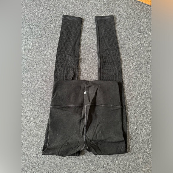 Lululemon leggings (matching top separate listing) worn once! Size 4 - Picture 3 of 3